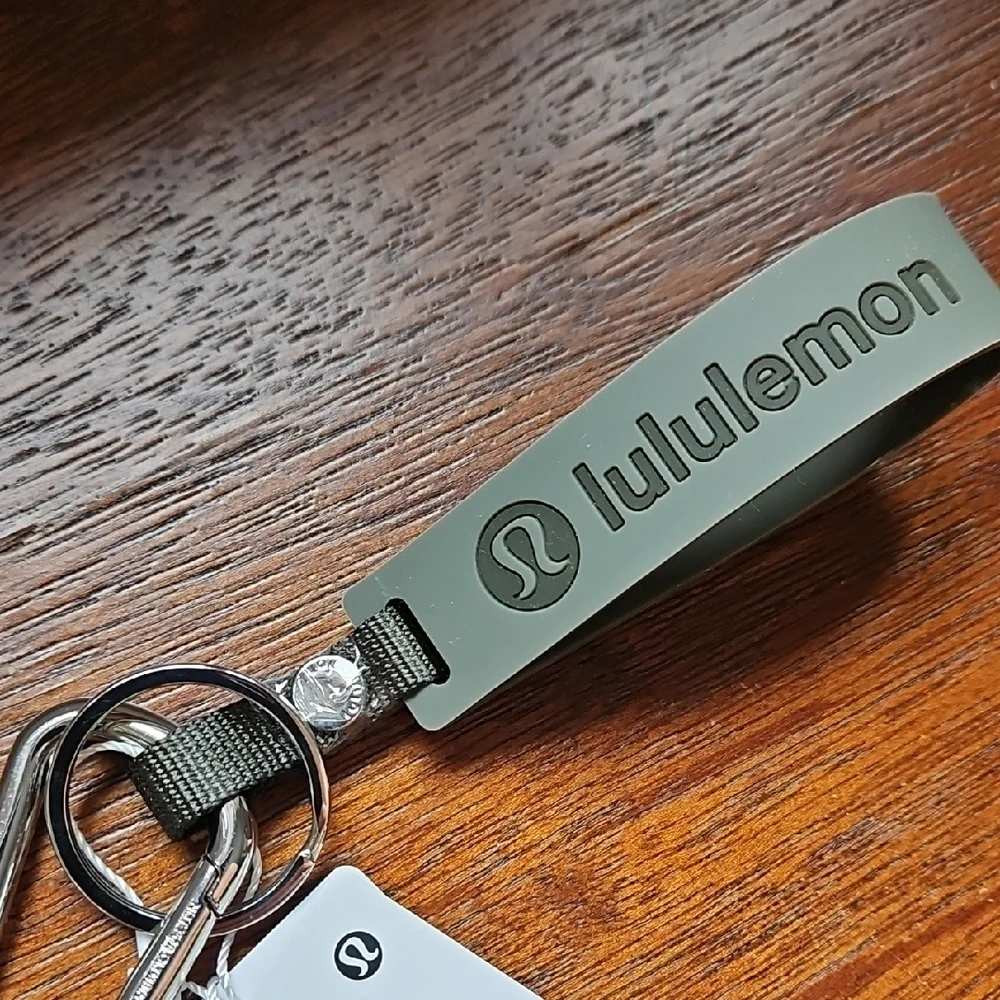 LULULEMON SILICONE KEYCHAIN - Picture 6 of 15
